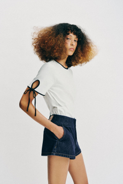 ZARA ФУТБОЛКА С БАНТАМИ И КОНТРАСТНОЙ ОТДЕЛКОЙ, БЕЛЫЙ
