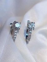Серьги с муассанитами