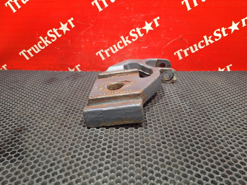 Кронштейн амортизатора переднего правый