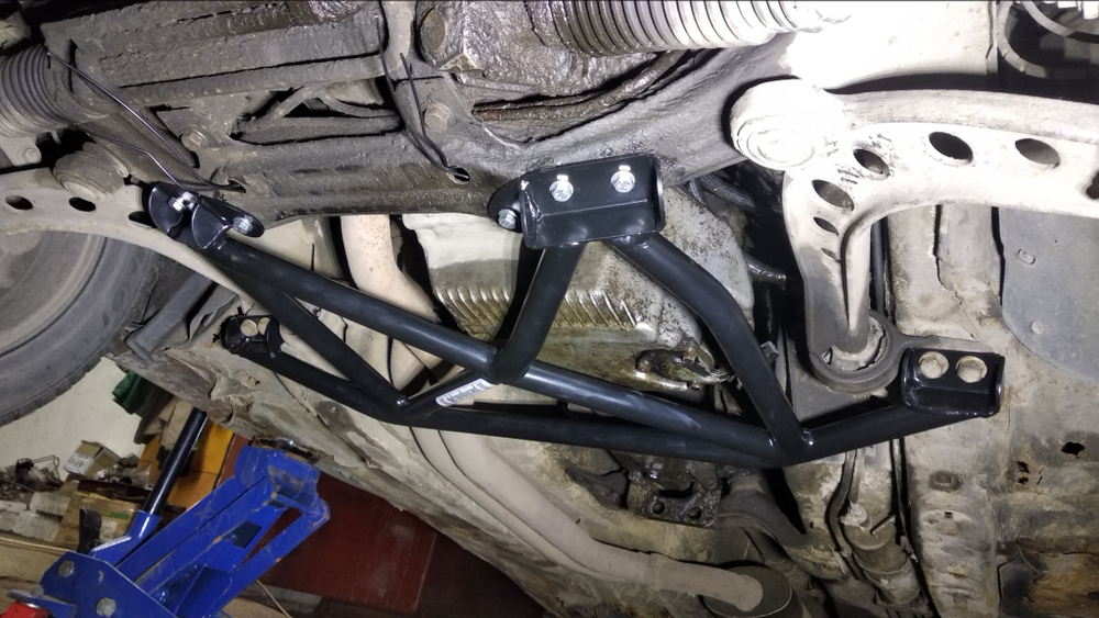 Распорка передняя нижняя (X-BRACE) BMW E36 (ПОД ЗАКАЗ)