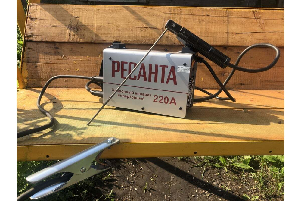 Инверторный сварочный аппарат Ресанта САИ 220 65/3