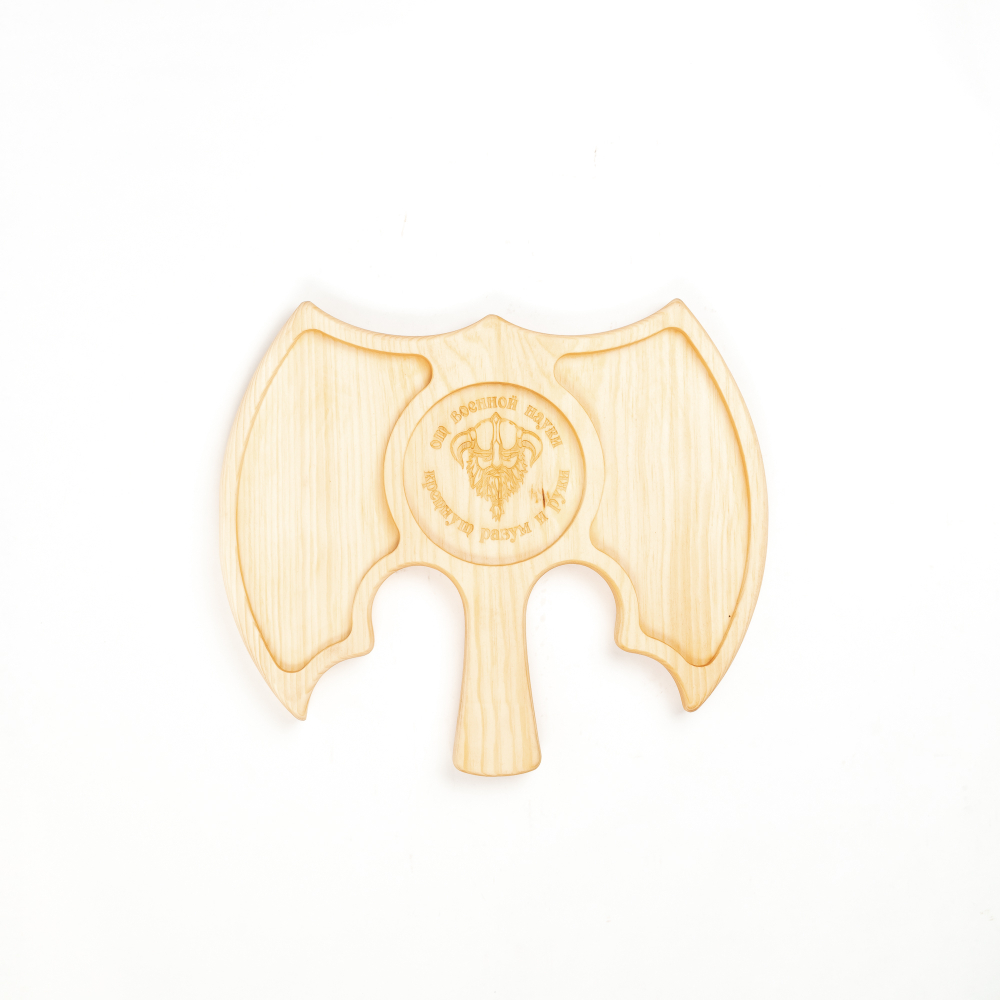 Деревянная менажница из кедра для подачи блюд и закусок с гравировкой "От военной науки крепнут разум и руки"