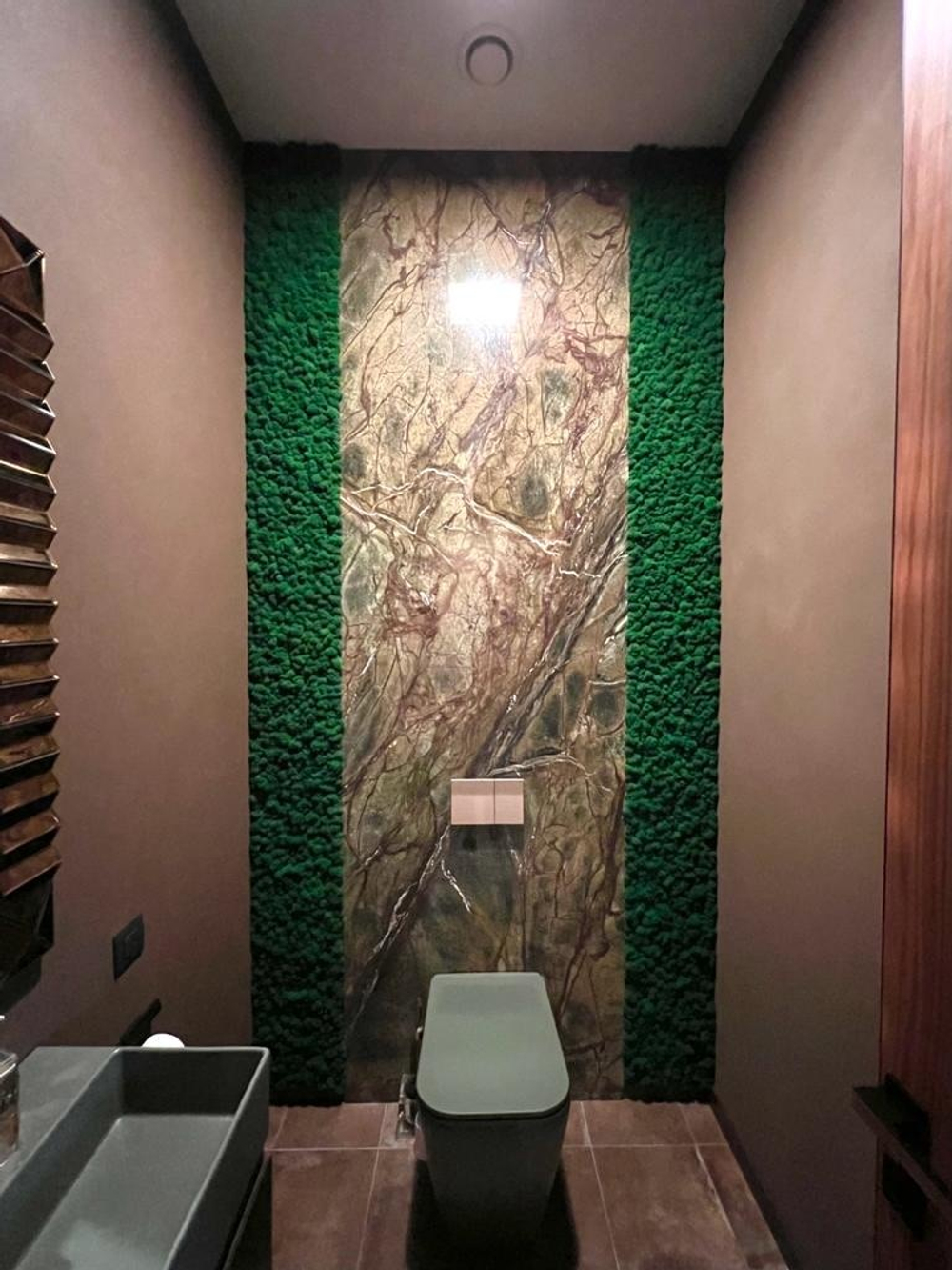 11.22. Вертикальное озеленение стабилизированным мхом ягелем