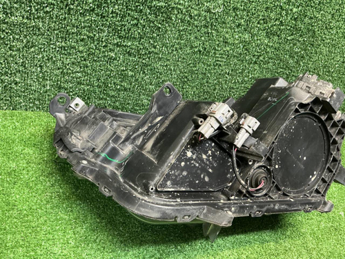 Фара правая Toyota RAV 4 CA40 (2015-2019) галоген