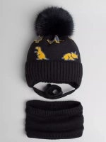 Шапка зимняя для мальчика на завязках и снуд