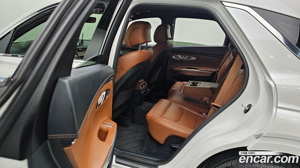 Genesis GV70 2.5T Бензин 2WD (11.2022)