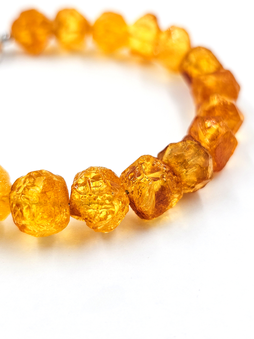 Браслет из цельного необработанного янтаря