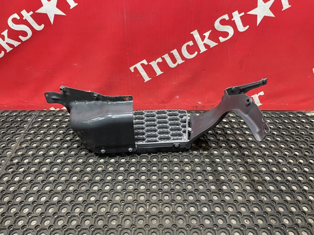 Подножка правая 2018г.