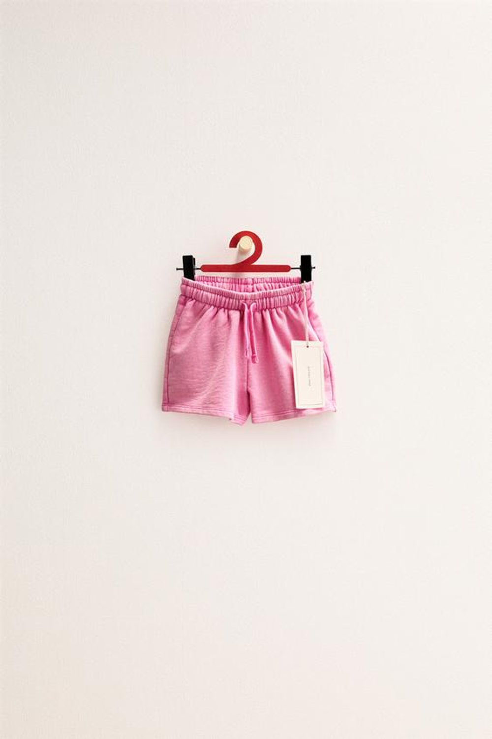 ZARA TIMELESS - ОДНОТОННЫЕ ШОРТЫ, МАЛИНОВЫЙ