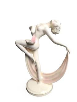 Фарфоровая статуэтка "Танец с лентами" Hertwig & Co