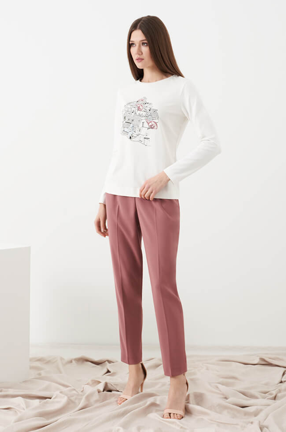 22838 Джемпер женский (молочный с голубой печатью)