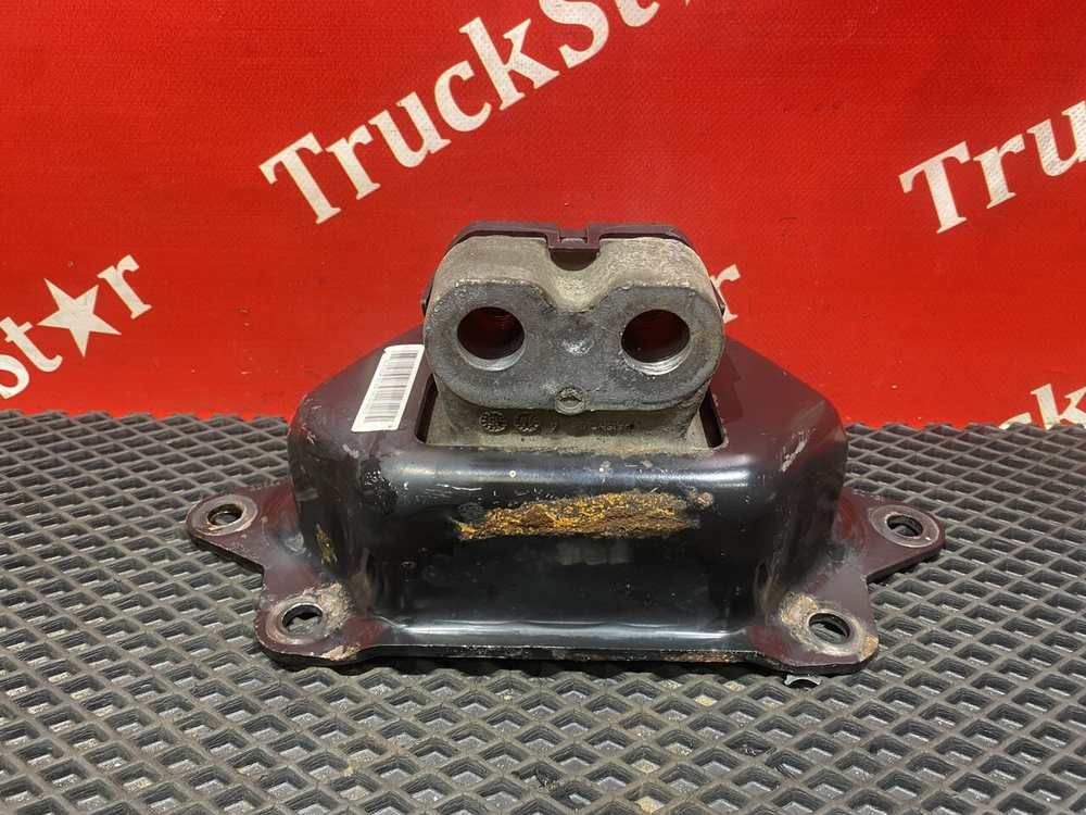 Подушка двигателя задняя