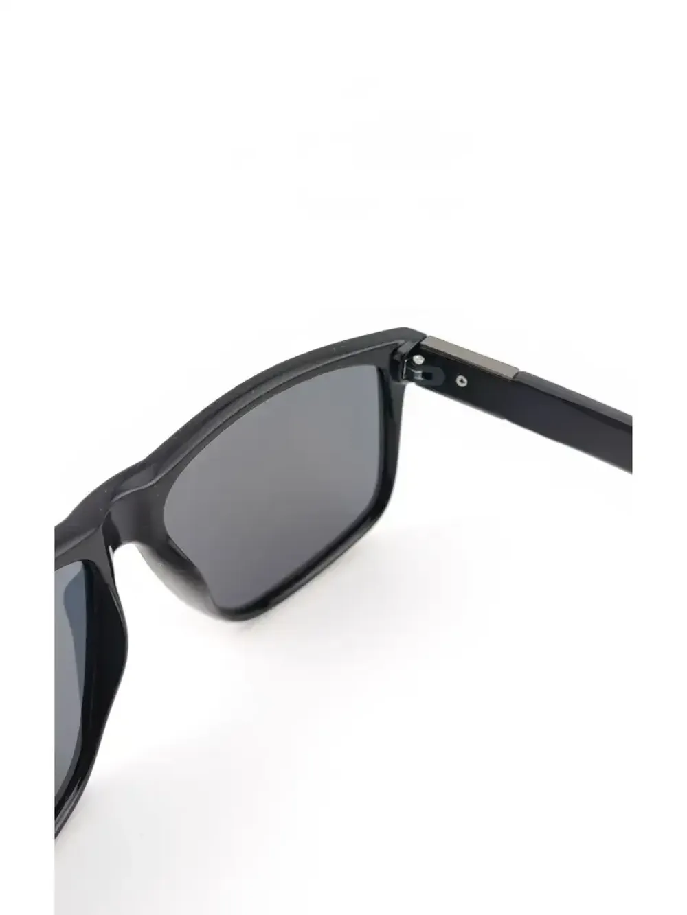 Солнцезащитные очки с поляризацией