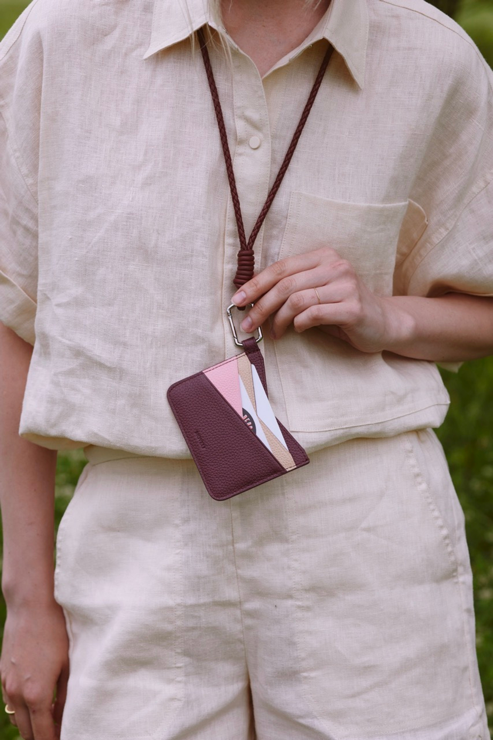 Картхолдер BERN ягодного цвета