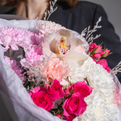 Букет нежный с орхидеей