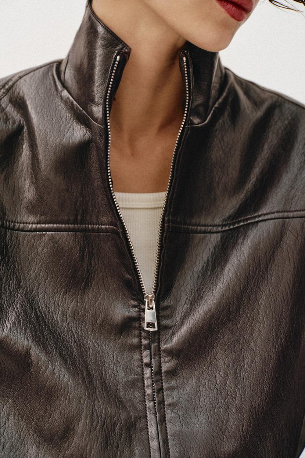 ZARA УКОРОЧЕННЫЙ БОМБЕР ИЗ ИСКУССТВЕННОЙ КОЖИ, ТЕМНО-КОРИЧНЕВЫЙ