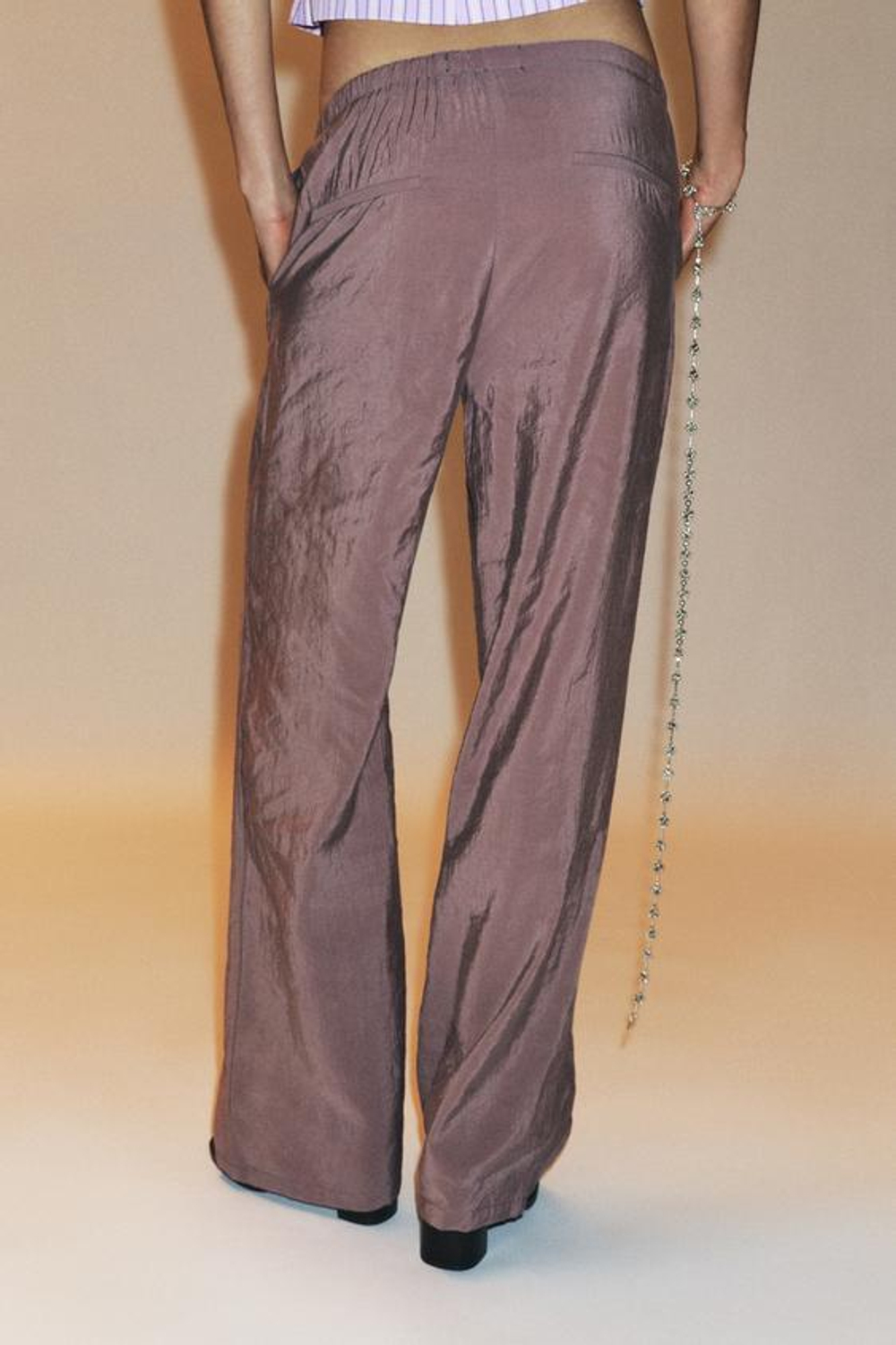 ZARA БРЮКИ ИЗ СТРУЯЩЕЙСЯ ТКАНИ, СВЕТЛО-СИРЕНЕВЫЙ