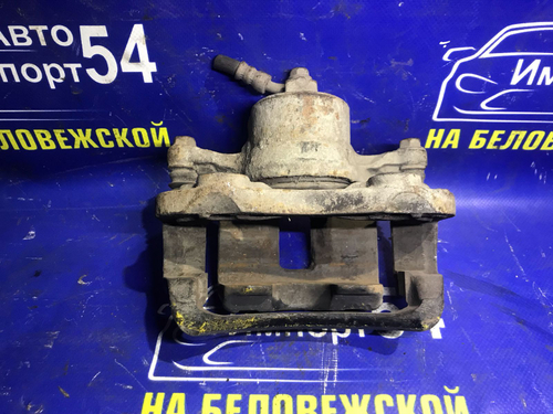 Суппорт тормозной передний левый NISSAN PRAIRIE 1993