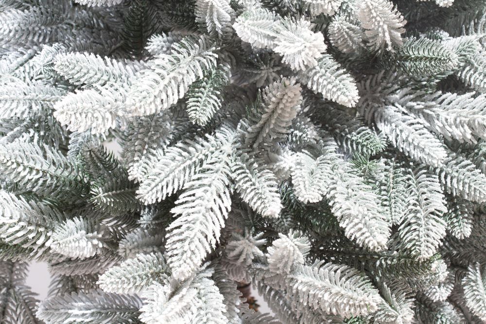 Заснеженная елка на ножке «Тайя» (Литая хвоя) 150 см / 1,5 м