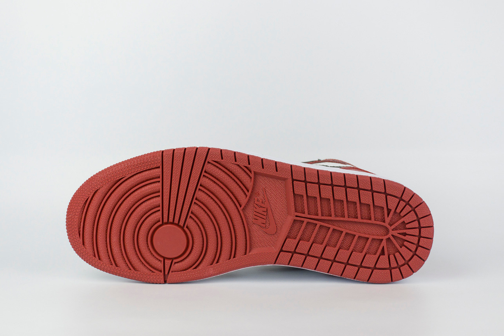 Кроссовки Nike Air Jordan 1 Bred Toe 2018 Wmns