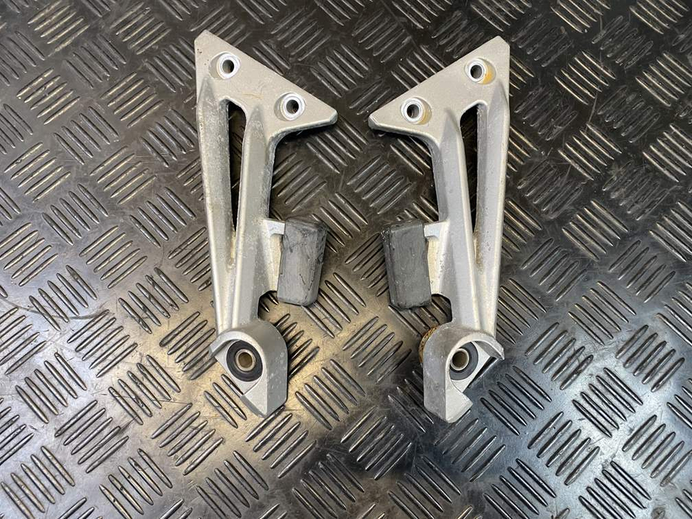 Кронштейны крепления глушителей Yamaha FJR1300A RP13A 2010