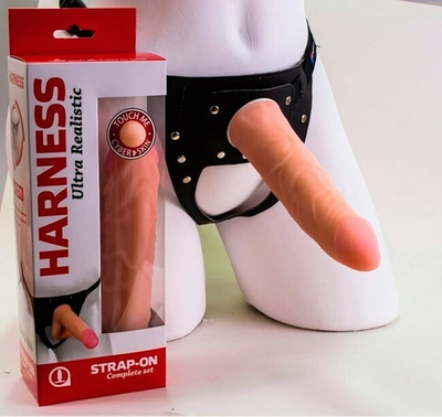 Страпон-трусики с реалистичным фаллосом Harness Ultra Realistic (17,5 см) (Цвет: телесный с черным)