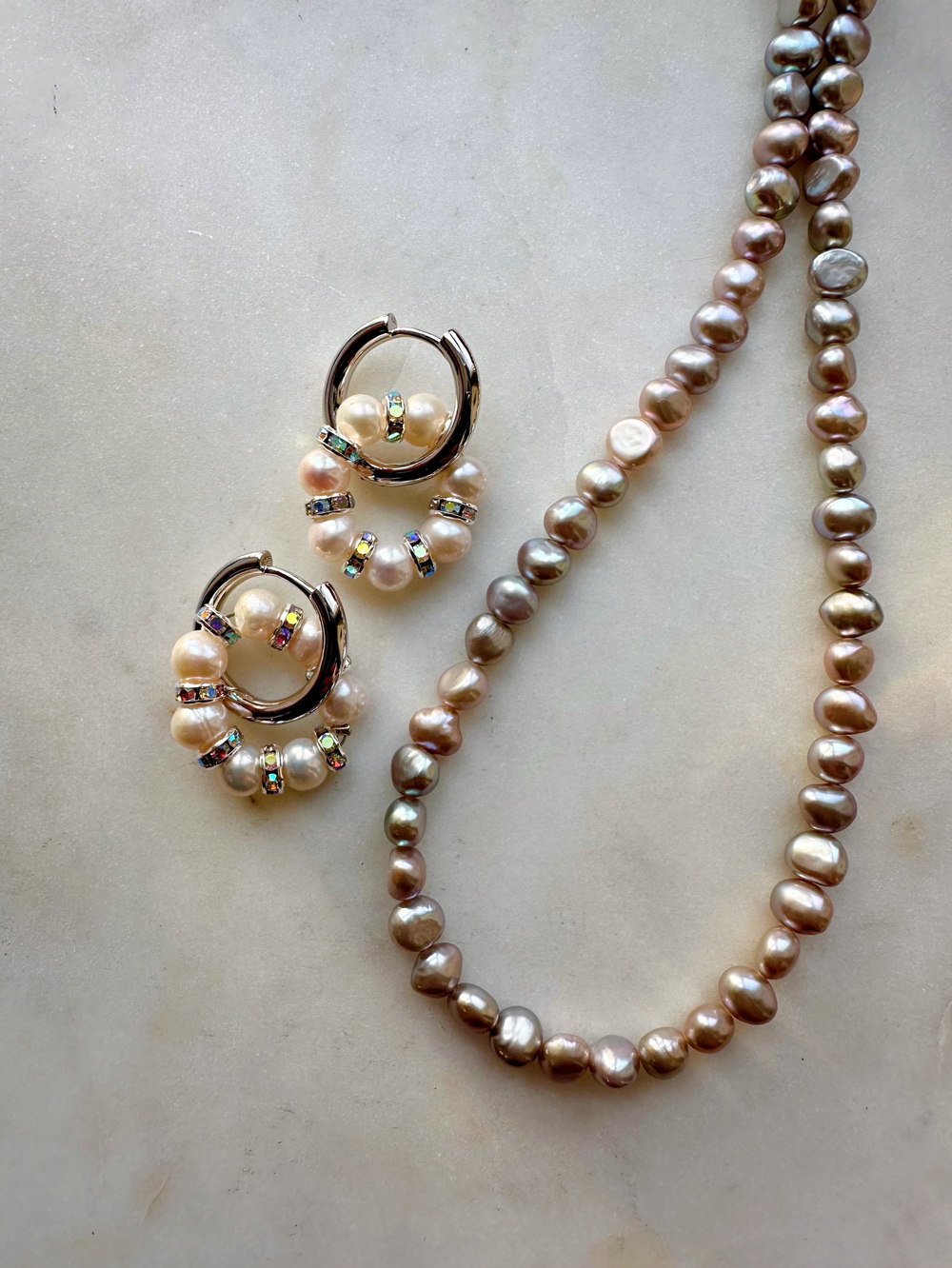 Серьги кольца из жемчуга и кристаллов