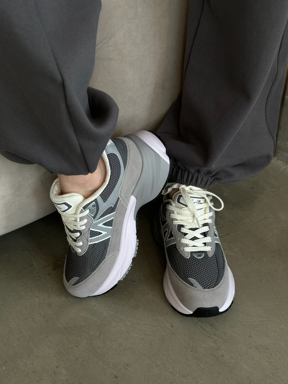 Кроссовки из натуральной замши