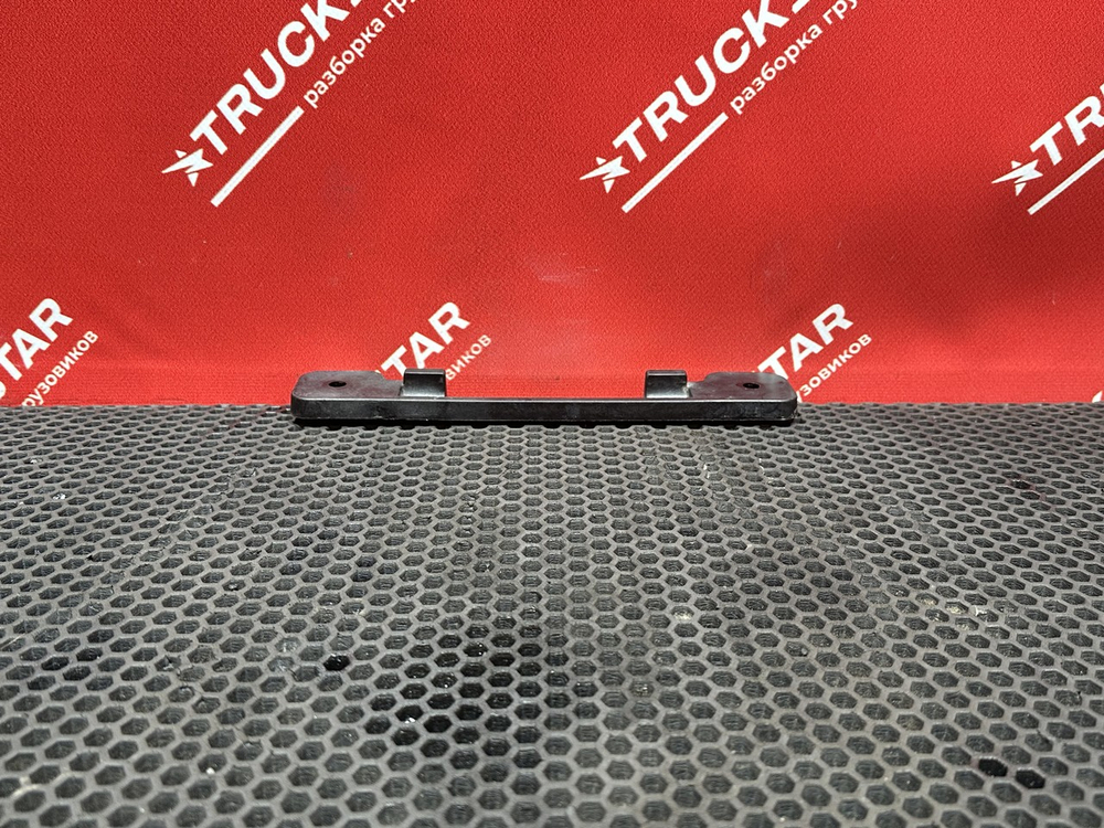 Фиксатор оси поворотной фары