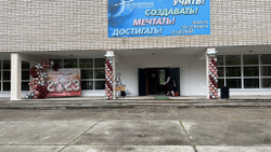 Оформление выпускного баннера и колонн