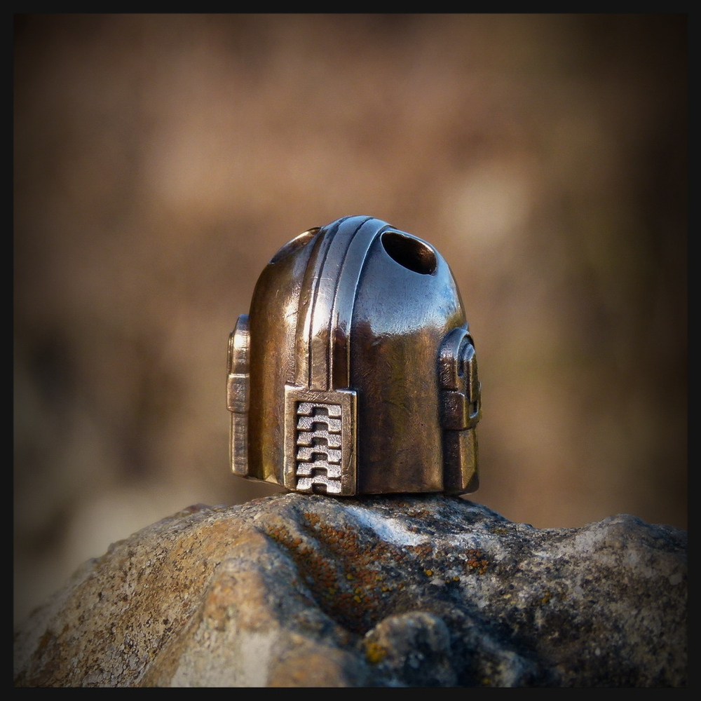 Бусина "Шлем Мандалорец" для темляков или браслетов , бронза