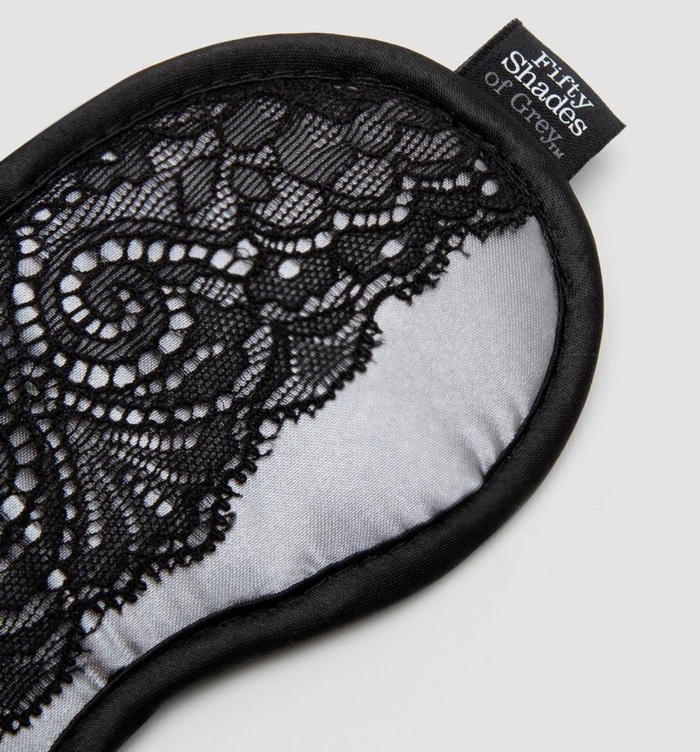 Атласная маска с кружевом Play Nice (Цвет: серебристый с черным)