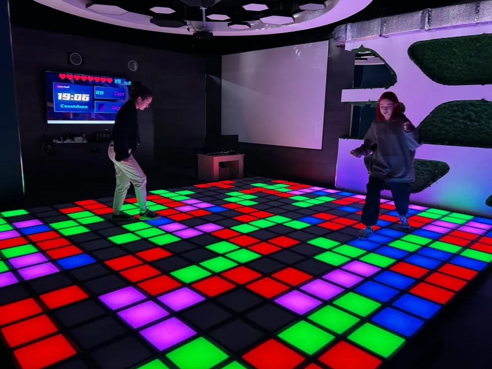 Интерактивный светодиодный пол «Арена Pixel battle»