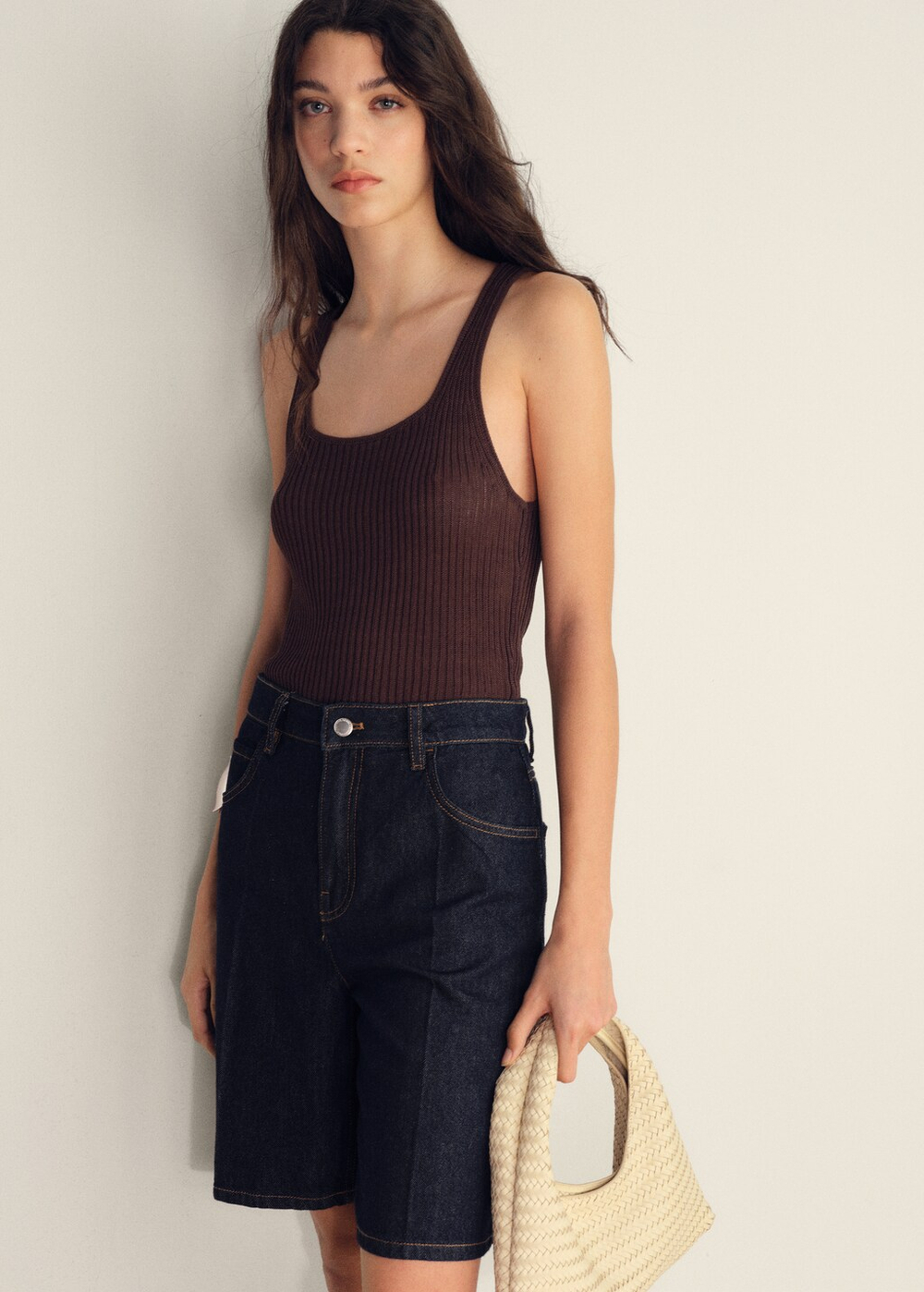 Джинсовые бермуды с высокой посадкой и эффектом потертости