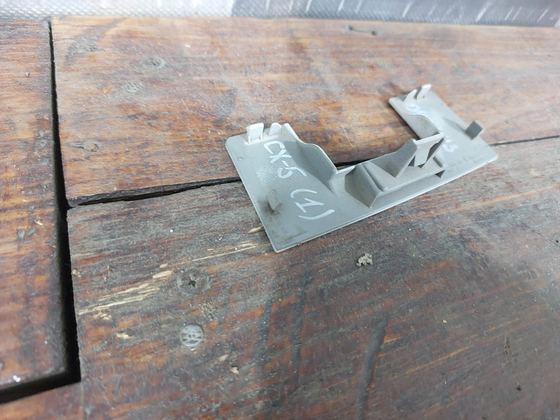 Накладка кнопки багажника Mazda CX-5 1 (KE) 11-17 Б/У Оригинал KD53B0819