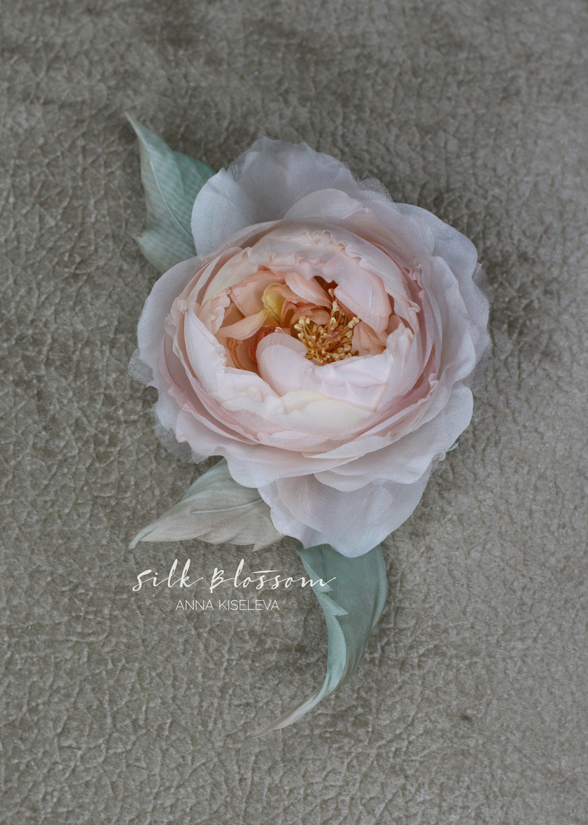 Брошь Английская роза из шелка светло-лососевая