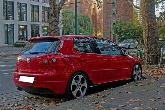 Накладки на пороги V.1 для VW Golf 5 2003-2008