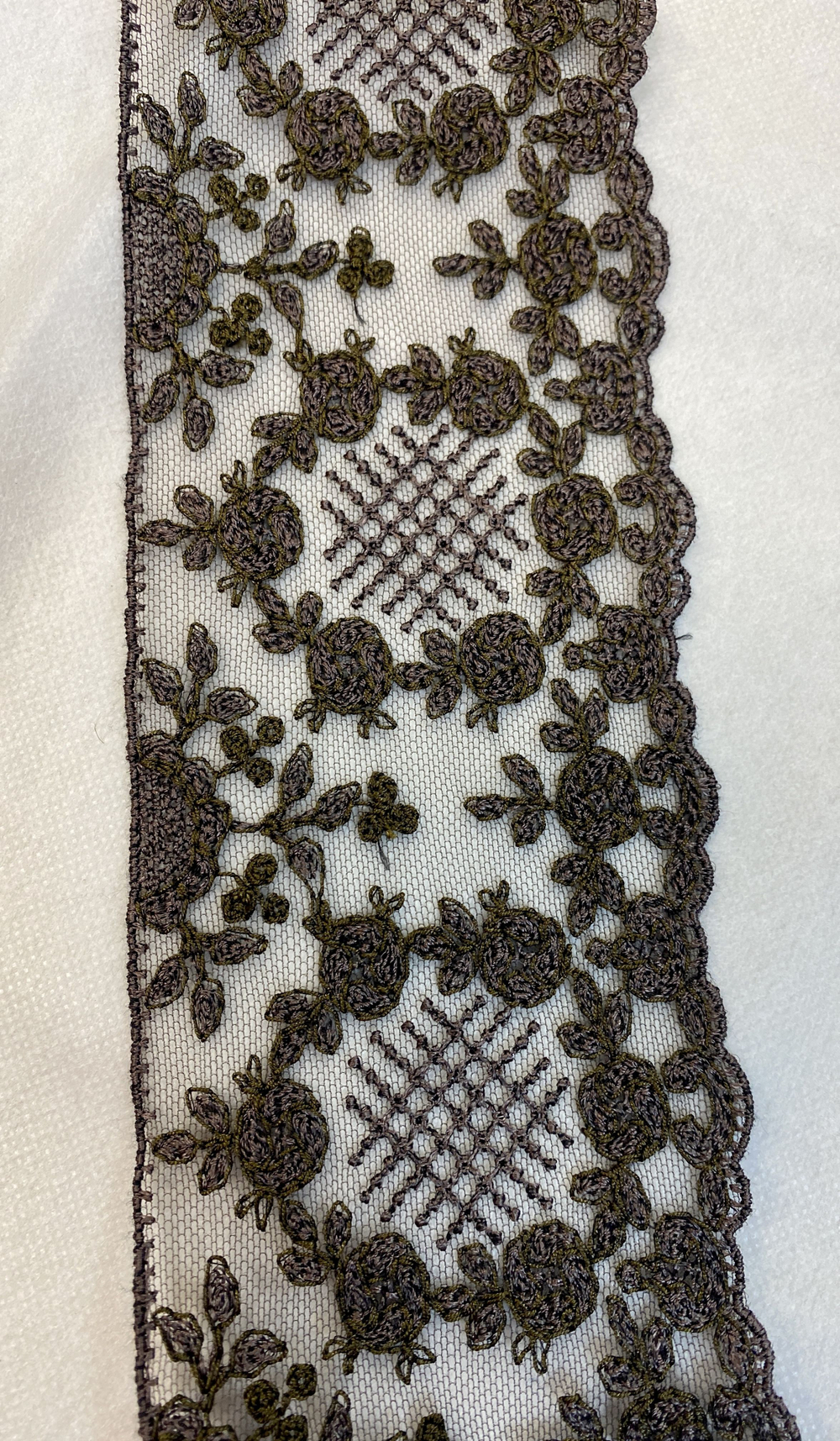 кружево на сетке вышивка шелк/хлопок (Франция) ш-7см отрез 2,1 м