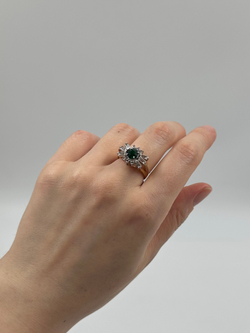 Кольцо с зелёным кристаллом