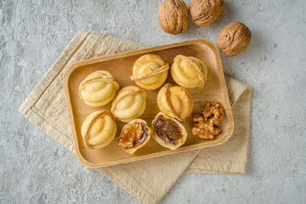 Орешки со сгущенкой и грецким орехом