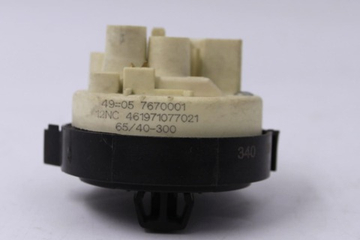 Датчик уровня воды (прессостат) 7670001 461971077021 65/40-300 стиральной машины Whirpool