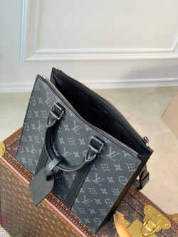 Louis Vuitton Sac Plat Cross