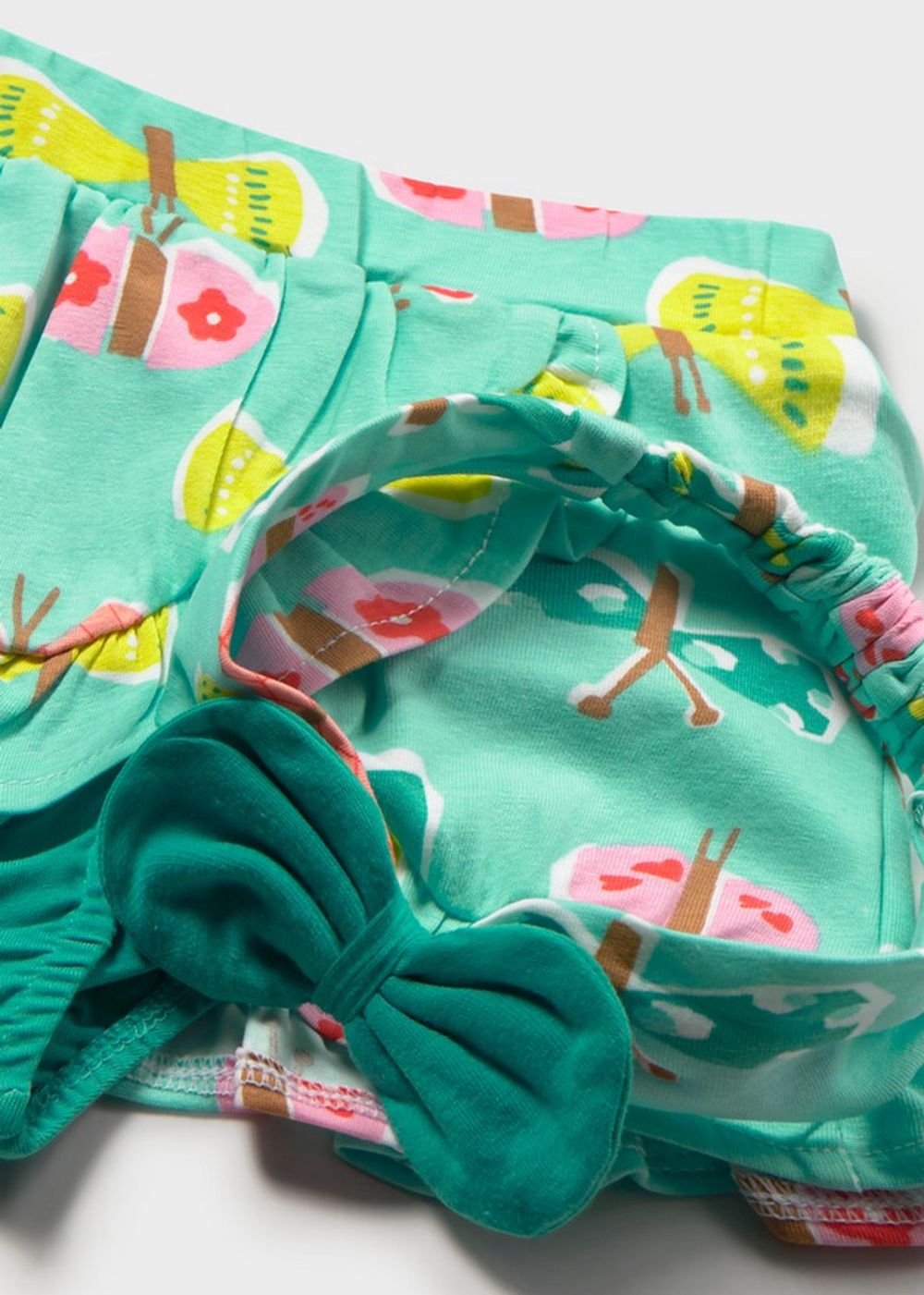 топ с юбкой и повязкой на голову