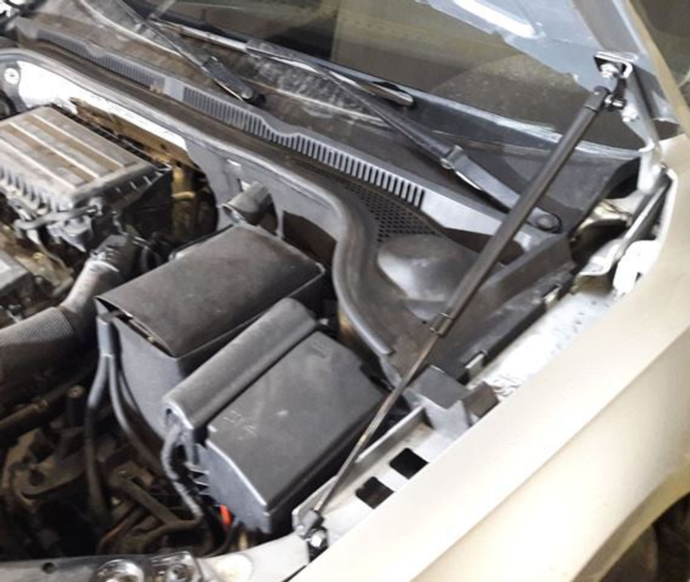 Упор (амортизатор) капота для Volkswagen Jetta 6 (2010-2018) Autoinnovation.13-04