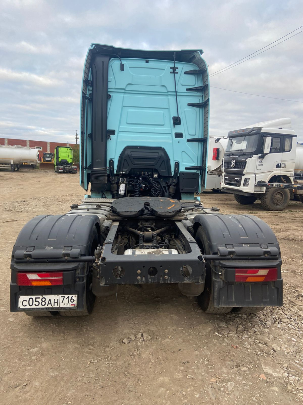 Shacman (Shaanxi) SX* 4x2 Седельный тягач SX4188YY381 (Дизельный, 12,5 л, 473 л.с., МТ)