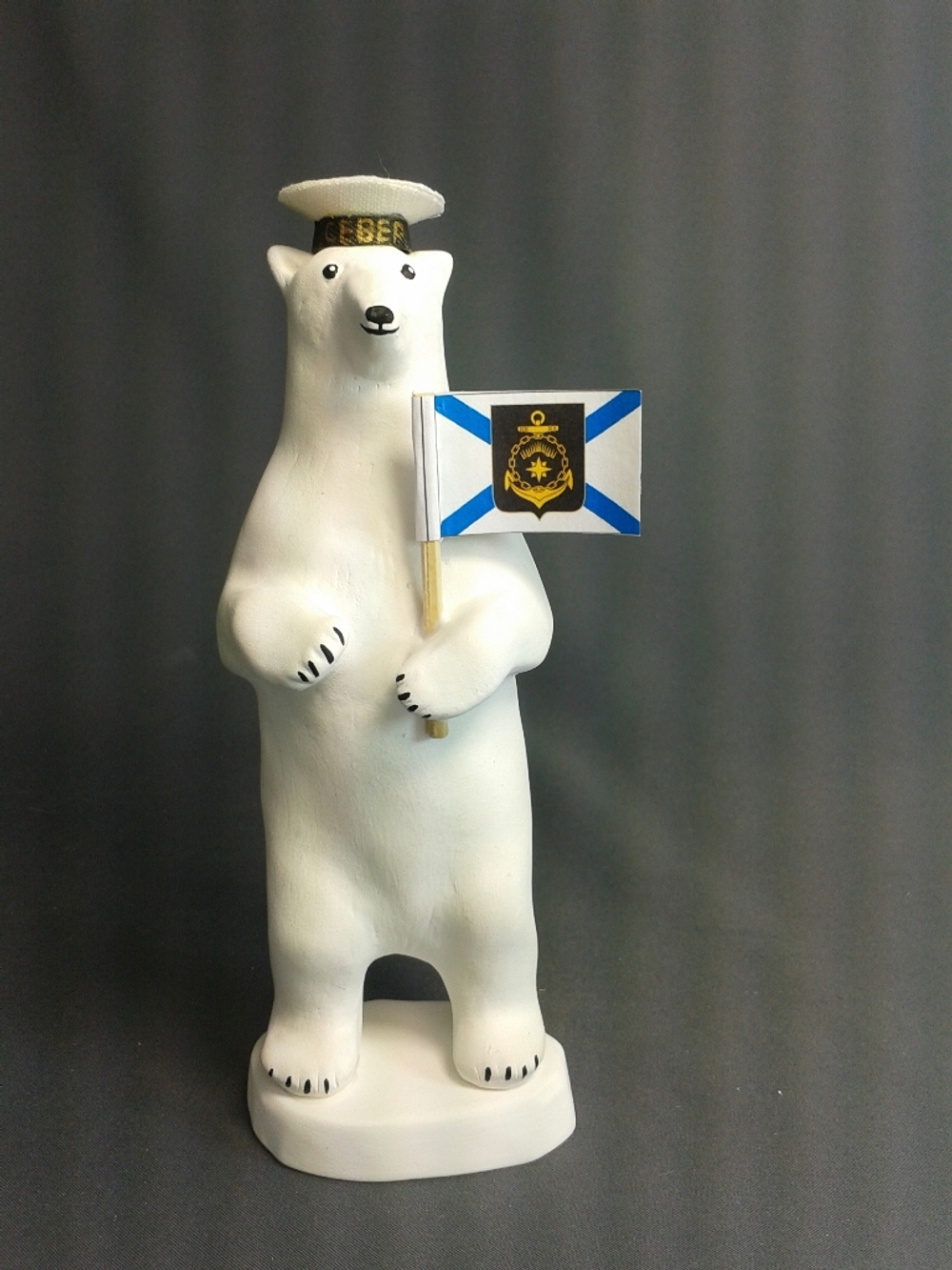 Сувенир Белый медведь на льдине с флажком в бескозырке