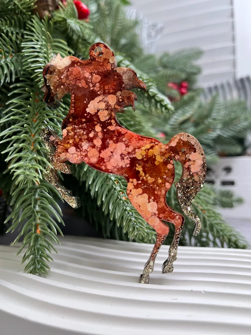 Новогодняя елочная игрушка Лошадка на дыбах