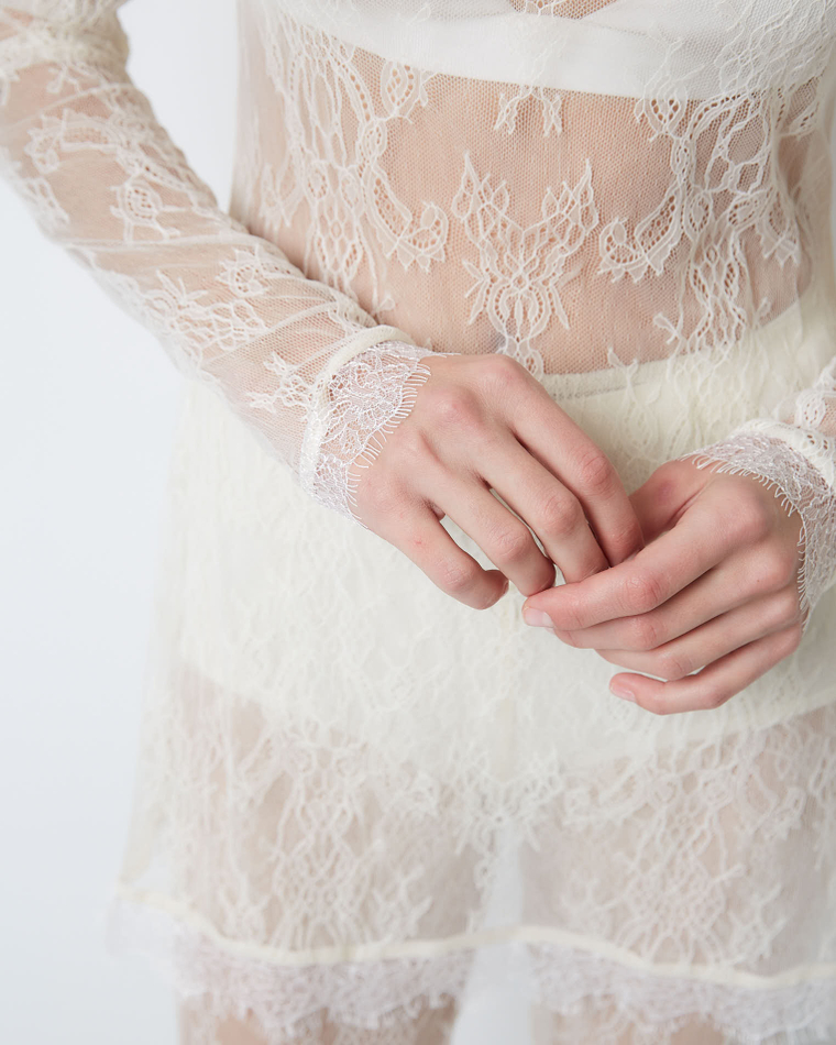 Топ из тонкого кружева молочный
