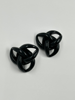 Крупные клипсы из черного пластика