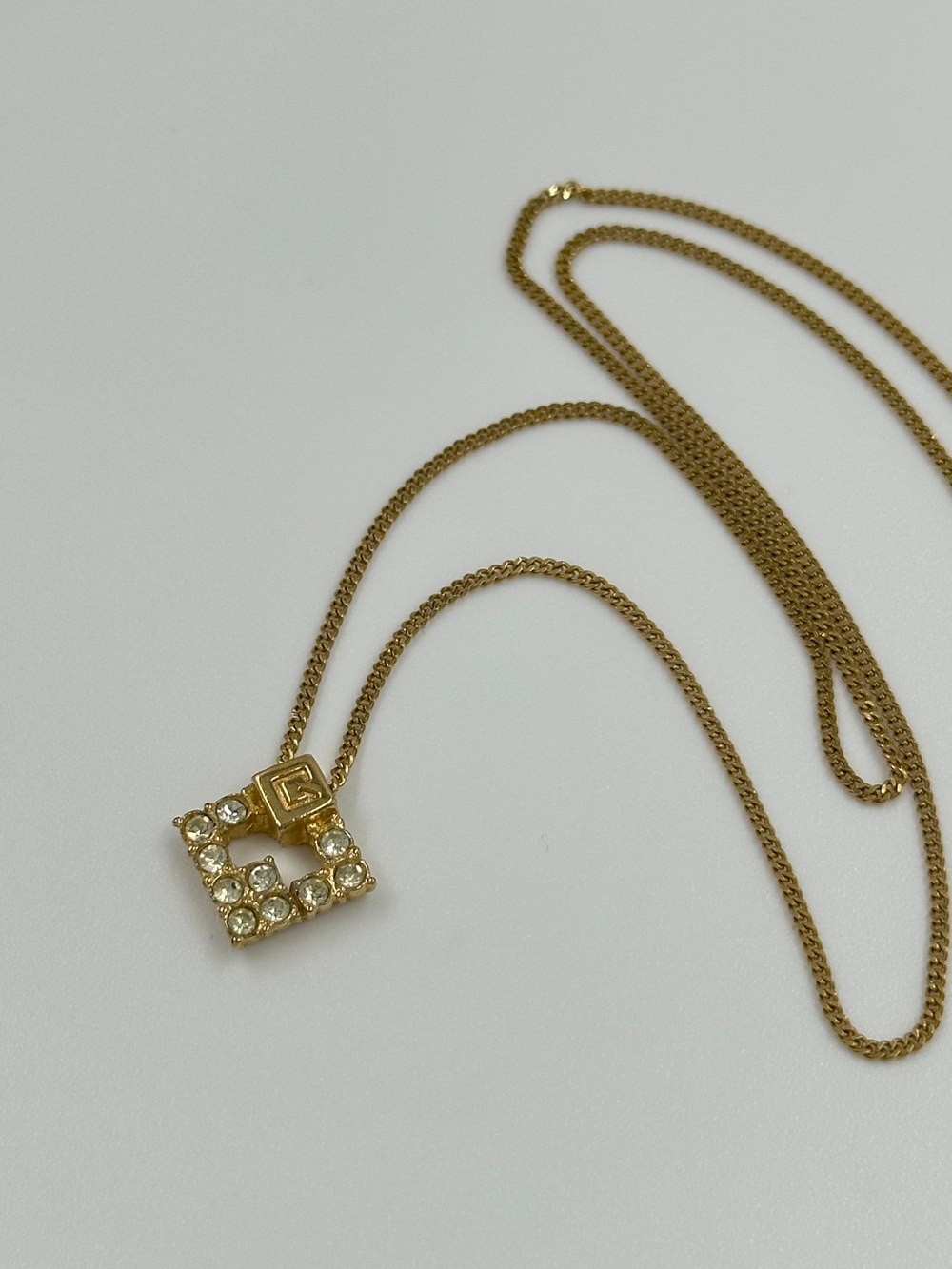 Кулон с кристаллами Givenchy